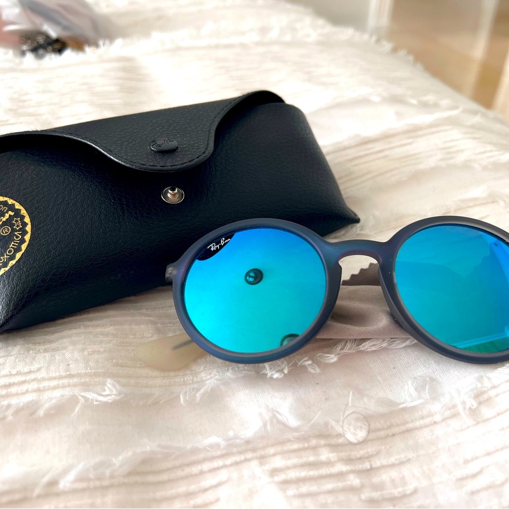 RayBan RB4222 blue and blue round style